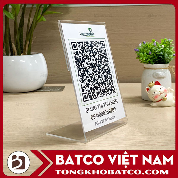 KỆ ĐỂ MÃ QR CHẤT LIỆU MICA